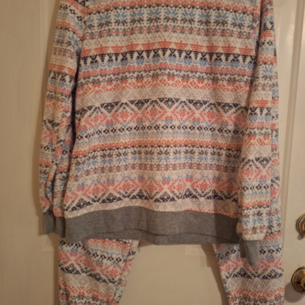 Cuddl Duds Pink and Gray Patterned Pajama Set